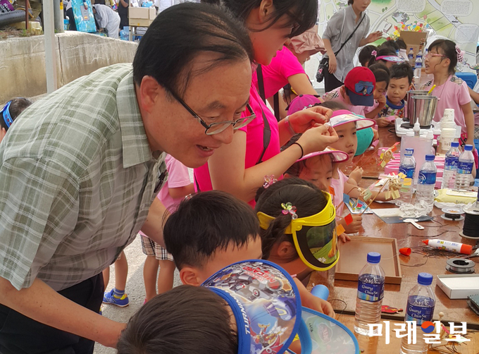 6.13 지방선거 광주 서구청장에 무소속으로 출마하는 임우진 후보가 29일 “아동친화거리와 테마 어린이공원 조성 등 아동을 위한 시설확충에 더욱 힘쓰겠다”고 밝혔다. / 사진=임우진 캠프