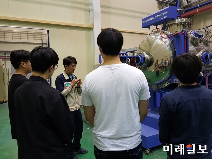 (재)전남테크노파크 세라믹산업종합지원센터는 목포대학교 일자리창출사업단과 연계해 전남지역 예비 취업자들을 위한 공정기술교육을 실시해 6명의 교육생이 수료했다. / 사진=전남도 제공