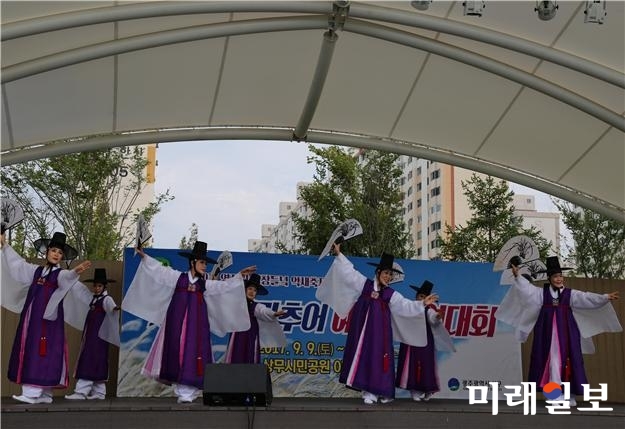 광주 서구는 오는 7월 10일까지 아마추어 문화예술동아리 및 단체를 대상으로 제3회 전국 아마추어 예술경연대회 참가자를 모집한다. 사진은 지난해 열린 전국 아마추어 예술경연대회 모습 / 사진=서구청 제공