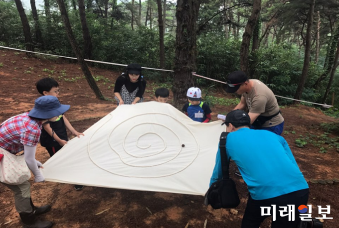 광주 서구가 오는 30일부터 8월 24일까지 '우리동네 숲마중' 가족숲체험 프로그램을 무료 운영한다. / 사진=서구청 제공