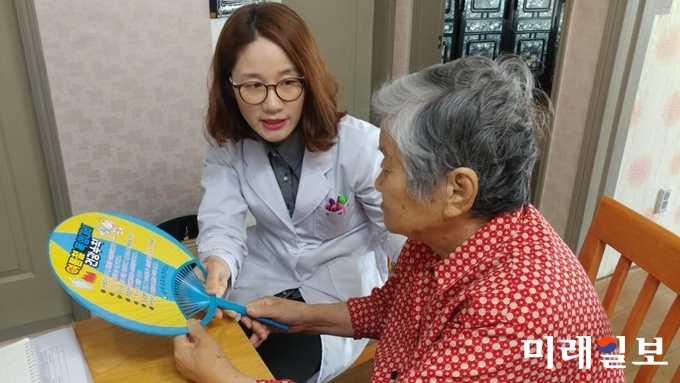 광주 서구가 여름철을 맞아 의료취약계층의 건강한 여름나기를 위해 집중 방문건강관리를 실시한다. / 사진=서구청 제공