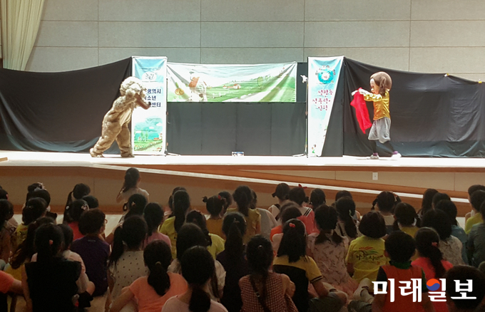 성폭력 예방 인형극 '늑대를 누가 잡았을까 '공연 모습 / 사진=동구청 제공