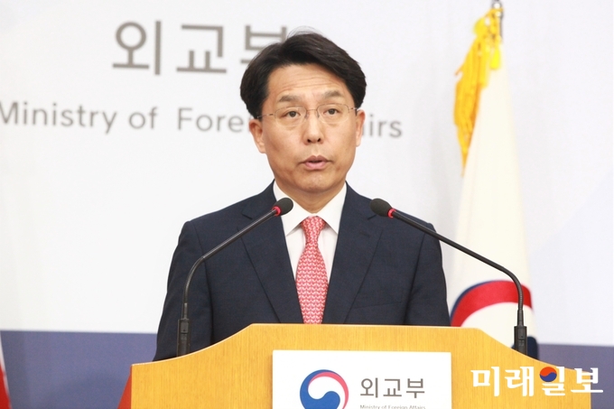 노규덕 외교부 대변인이 3일 오후 서울 종로구 도렴동 외교부 청사에서 정례브리핑을 하고 있다./사진=장건섭 기자
