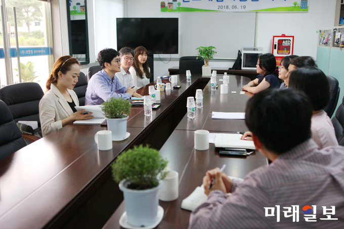 행안부는 지난 3일 북구에 위치한 광주청년드림 일경험 현장을 방문해 청년참여자와 사업장 대표, 운영기관 매니저 등의 의견을 청취했다. / 사진=광주시 제공