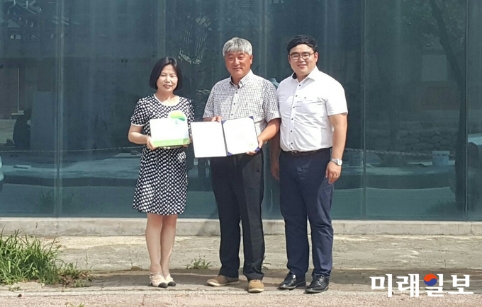 강진신협과 보은건설이 나눔 후원자로 각각 100만원을 후원했다. / 사진=강진군 제공