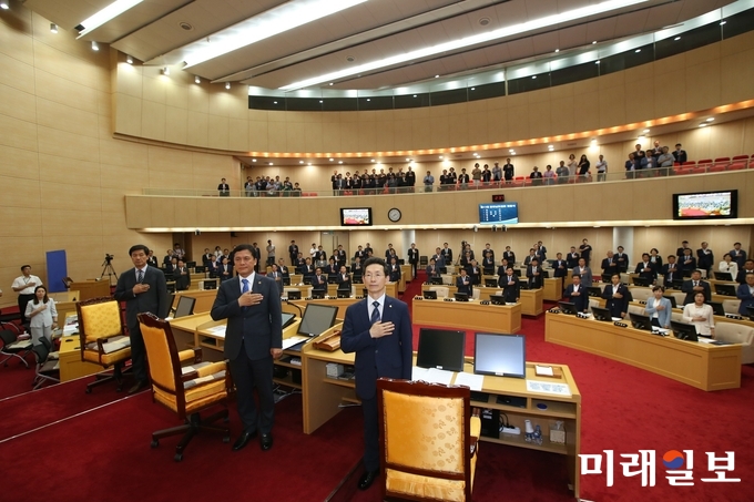 전라남도의회가 10일 도의회 본회의장에서 이용재 의장 등 도의원 58명과 김영록 도지사, 장석웅 교육감을 비롯한 유관기관․단체장, 역대 의장단, 도민 등 120여명이 참석한 가운데 제11대 전라남도의회 개원식을 개최했다. / 사진=전남도의회 제공