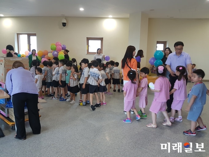 전라남도는 13일 광주송정역 일원에서 ‘청렴한 대한민국! 광주·전남 공공기관이 앞장서겠다’는 ‘청렴캠페인’을 끝으로 9일부터 시작한 제4회 빛가람 청렴문화제 행사를 성황리에 마무리했다. / 사진=전남도 제공