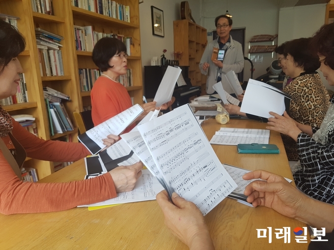 2018 찾아가는 평생학습 배달강좌 노래교실 모습 / 사진=북구청 제공