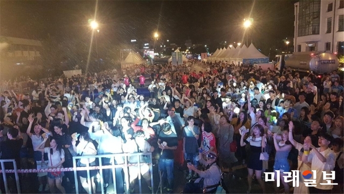 광주광역시는 지난 13일부터 15일까지 5·18민주광장과 국립아시아문화전당 일원에서 열린 ‘2018세계청년축제’가 방문객수 7만여 명을 기록하며 성공적으로 마무리됐다. / 사진=광주시 제공