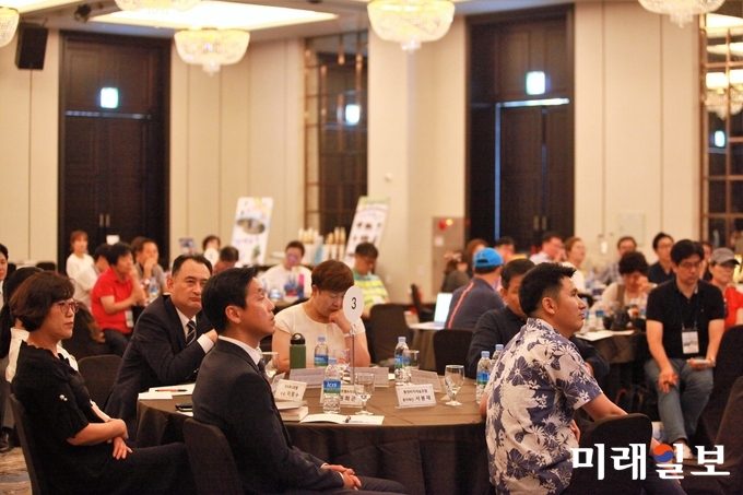 19일 오후 경남 통영스탠포드호텔 그랜드볼룸에서 국내·외 여행사 및 언론사를 대상으로 '2018 통영관광설명회'가 열리고 있다./사진=장건섭 기자