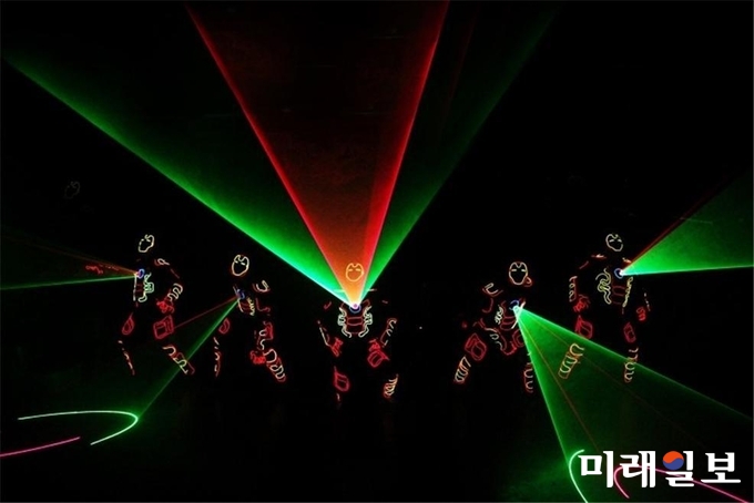 광주프린지페스티벌이 28일 오후 7시부터 5.18민주광장에서 한여름 밤하늘을 화려하게 수놓을 ‘빛의 향연’으로 펼쳐진다./ 사진=광주시 제공