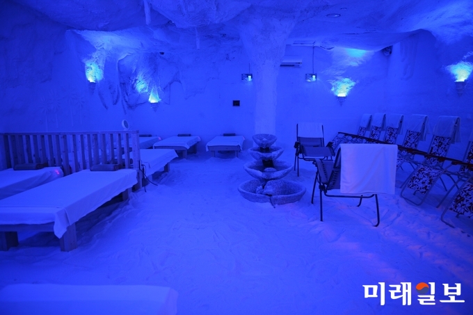 전라남도는 문화체육관광부와 한국관광공사가 선정하는 전국 8개의 2018 한국형 웰니스관광 시설에 태평염전 해양힐링스파가 포함됐다. / 사진=전남도 제공