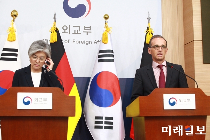 하이코 마스 독일 연방 외교부 장관이 26일 서울 종로구 도렴동 외교부 청사에서 열린 한-독 외교부 장관 공동 기자회견에서 취재진의 질문에 대답하고 있다./사진=장건섭 기자