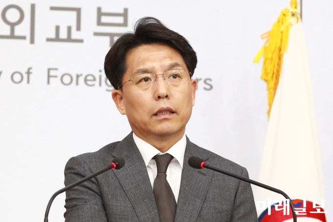 노규덕 외교부 대변인이 26일 오후 서울 종로구 도렴동 외교부 청사에서 정례브리핑을 하고 있다./사진=장건섭 기자