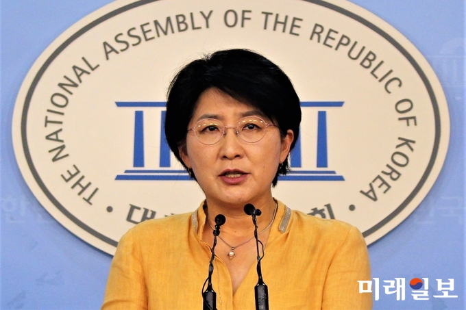 박주현 의원이 7일 국회 정론관에서 브리핑을 하고 있다./사진=김정현 기자