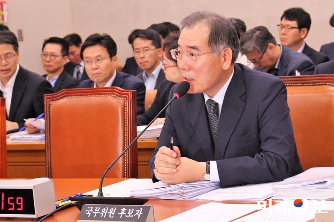 이개호 농림축산식품부 장관 후보자가 9일 오전 국회에서 열린 인사 청문회에서 의원의 질의에 응답하고 있다./사진= 김정현 기자