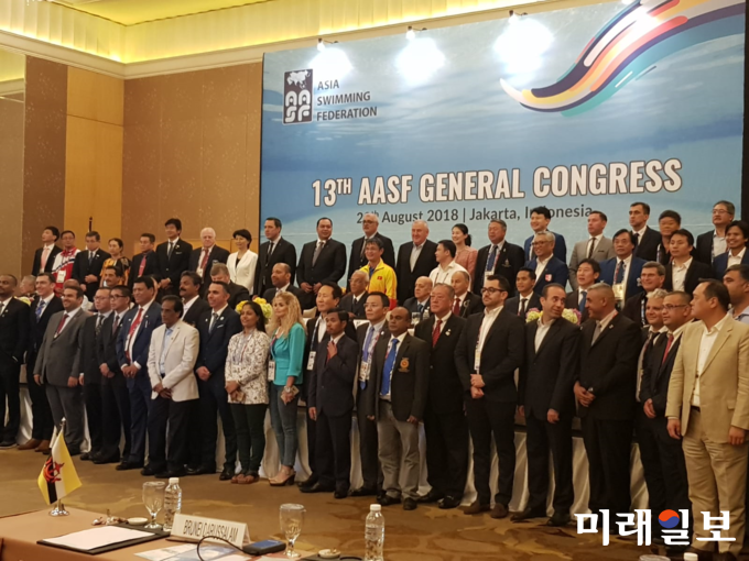 조영택 사무총장이 아시아 45개국 수영연맹 대표와 훌리오 마글리오네 회장 등 FINA 관계장 등이 참석한 아시아수영연맹(AASF) 총회에 참석해 내년 광주세계수영선수권대회의 적극적인 관심과 참여를 요청했다. / 사진=광주세계수영선수권대회 조직위 제공