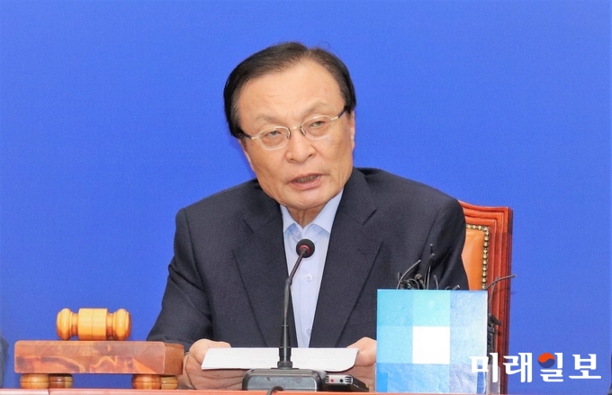 이해찬 더불어민주당 대표가 27일 오전 국회에서 열린 최고위원회의에서 모두발언을 하고 있다./사진=김정현 기자