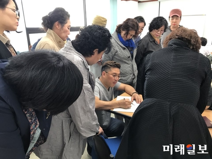 광주 북구가 주민이 언제, 어디서나 학습할 수 있는 지역 평생학습문화 활성화에 적극 나서고 있다. 사진은 세밀화로 그리는 나의 화단 / 사진=북구청 제공