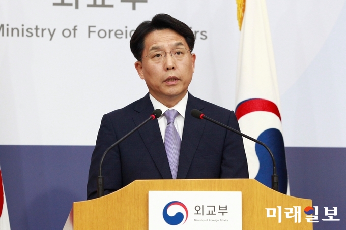 노규덕 외교부 대변인이 30일 오후 서울 종로구 세종로 외교부청사에서 정례브리핑을 하고 있다./사진=장건섭 기자