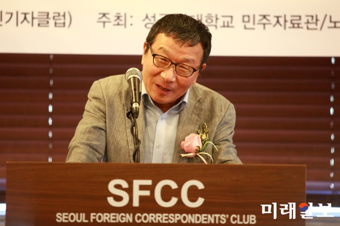 성공회대학교 이종구 교수 정년퇴임 기념 심포지엄이 31일 오후 6시 서울 중구 프레스센터 18층 외신기자클럽에서 개최된 가운데 이종구 교수가 퇴임사를 하고 있다./사진=장건섭 기자