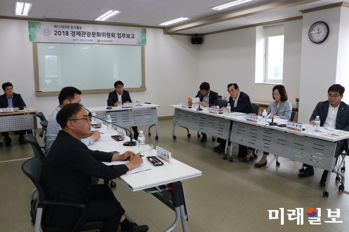 전남도의회 경제관광문화위원회가 6일 순천 전남신용보증재단과 전남테크노파크를 방문해 현장중심의 의정활동을 펼치고 있다. / 사진=전남도의회 제공