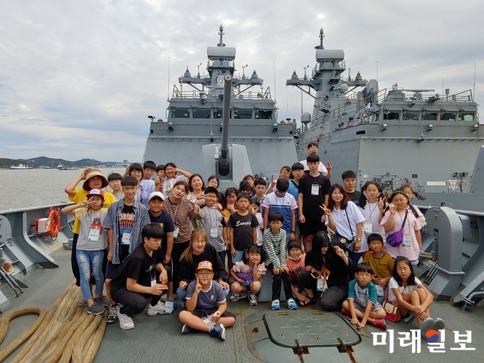 2018 명량대첩축제 기간 우수영중학교에서 조선수군학교에 참여한 학생들 / 사진=전남도 제공