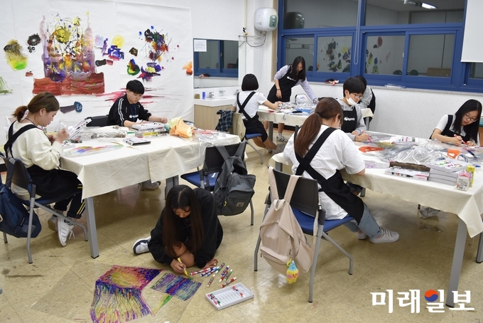 광주 예술영재교육원의 미술부 활동 모습 / 사진=광주시교육청 제공