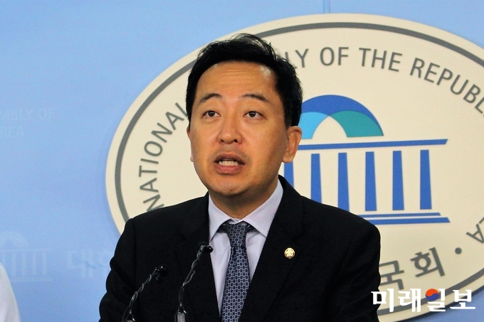 금태섭 의원이 5일 오전 국회 정론관에서 기자회견을 통해 정부에 사형집행 모라토리엄 결의안에 찬성을 촉구하고 있다./사진=김정현 기자