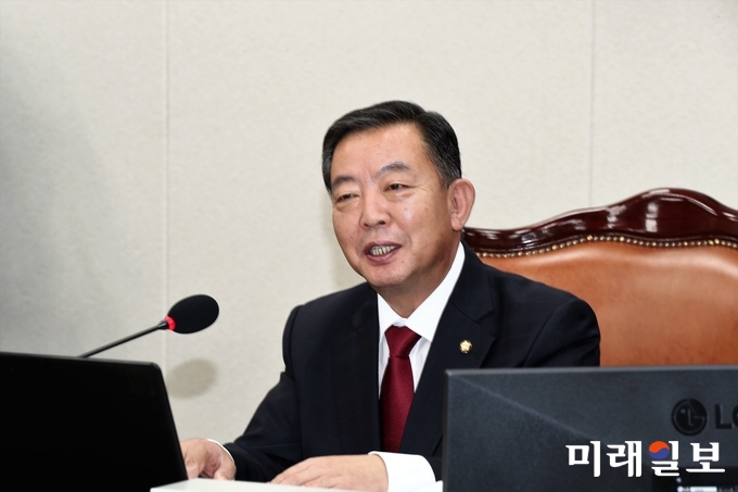 이찬열 국회 교육위원장이 15일 국회에서 열린 서울시교육청 국정감사에서 발언하고 있다./사진=김정현 기자