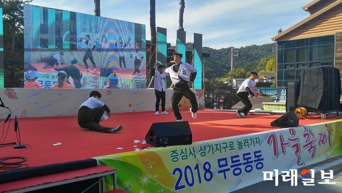 5인조 비보이 댄스그룹 잭팟크루의 댄스공연 모습 / 사진=이중래 기자