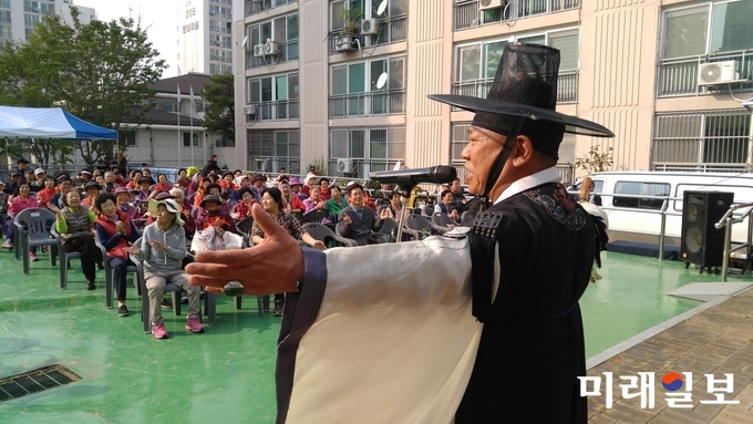 퓨전국악가수 오목대의 공연 모습 / 사진=이중래 기자