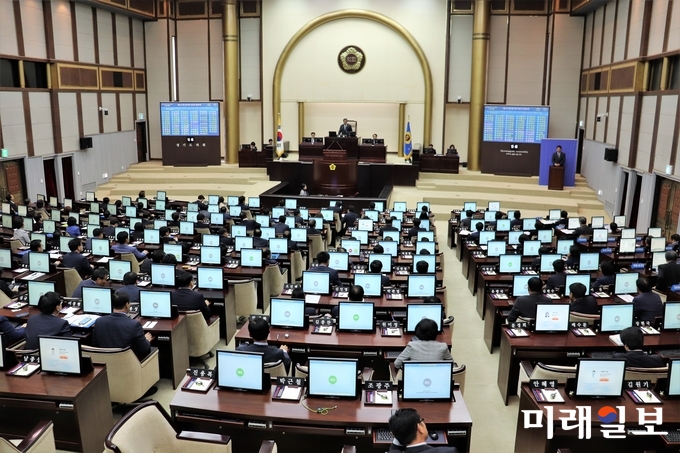 경기도의회가 23일 제331회 임시회 본회의를 열고 각종 조례안을 통과시키고 있다./사진=이연종 기자