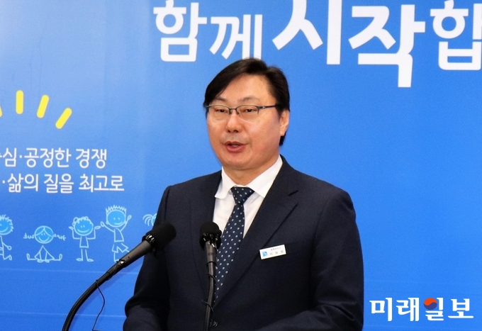 이화영 경기도 평화부지사가 25일 오전 도청 브리핑룸에서 2차 방북결과를 발표하고 있다./사진=이연종 기자