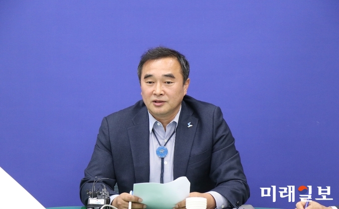 광주광역시교육청 이재남 정책기획관이 ‘2019학년도 사립 중등교사 임용후보자 선정경쟁시험 공동전형 시행계획’을 발표하고 있다. / 사진=광주시교육청 제공