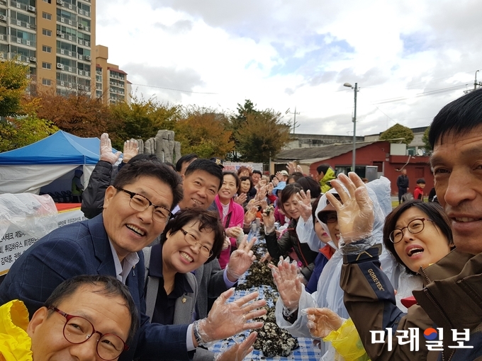 광주 광산구 비아동 비아마을 축제추진위원회가 27일 동 행정복지센터 옆 공영주차장에서 ‘제3회 비아마을 축제’를 개최했다. / 사진=광산구 제공