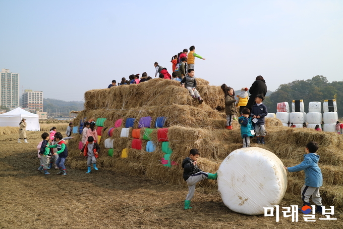 볏짚놀이터./사진=경기도 제공