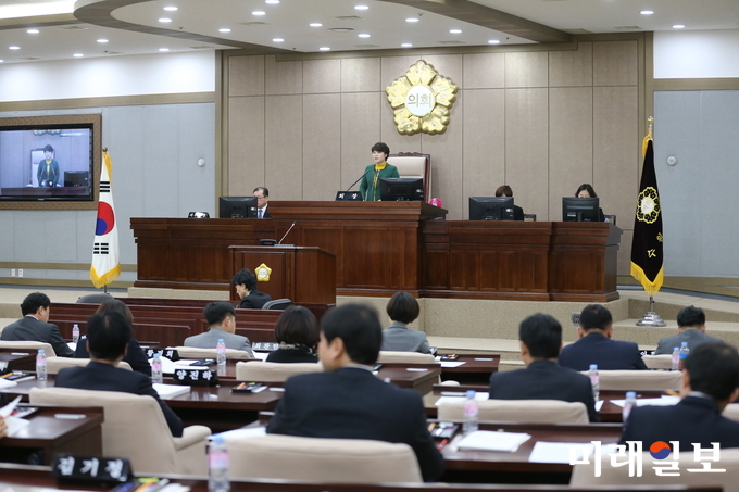 수원시의회가 제339회 제1차 정례회 제2차 본회의를 개회하고 있다./사진=수원시의회 제공