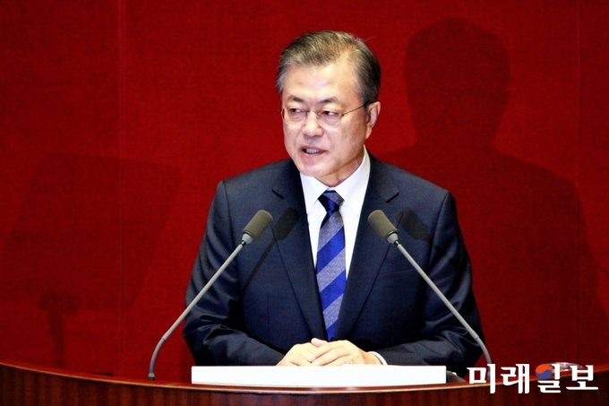 문재인 대통령이 1일 오전 서울 여의도 국회에서 2019년도 예산안 시정연설을 하고 있다./사진=장건섭 기자