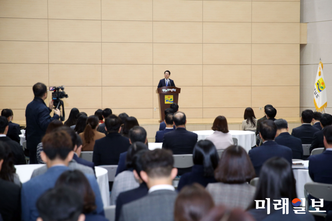 김영록 전라남도지사는 5일 11월 정례조회에서 “최근 잇따른 문화행사의 성공으로 갖게 된 자신감을 토대로 ‘내가 도지사’라는 생각으로 내년 국고예산 확보와 관광산업 활성화를 위해 더욱 노력해달라”고 당부했다. / 사진=전남도 제공
