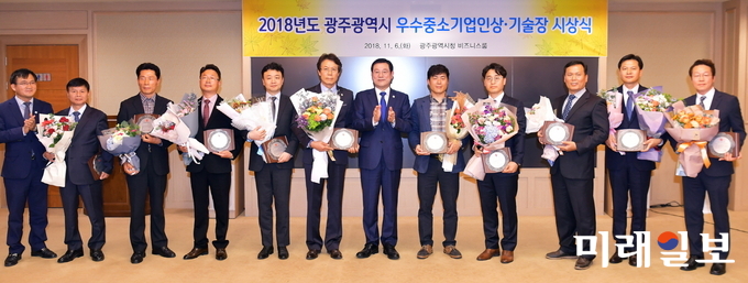 광주광역시는 6일 시청 3층 비즈니스룸에서 ‘제7회 광주광역시 우수중소기업인 및 기술장 시상식’을 개최했다. / 사진=광주시 제공