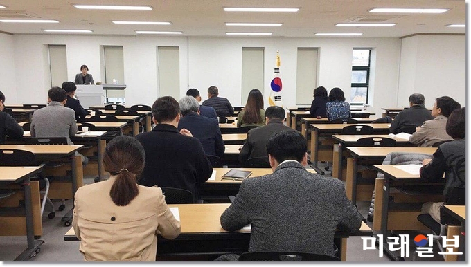 경기도교육청이 7일 몽실학교에서 ‘공익법인과 비영리법인 임직원 대상 직무연수’를 실시하고 있다./사진=경기도교육청 제공