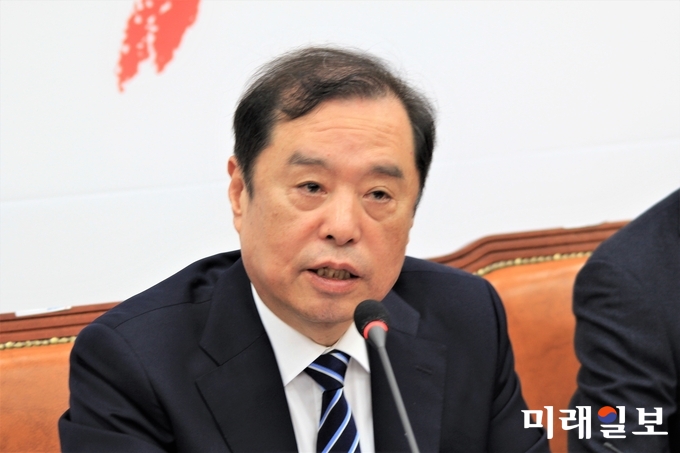 김병준 자유한국당 비상대책위원회 위원장이 8일 오전 국회에서 열린 비상대책위원회의에서 모두발언을 하고 있다./사진=김정현 기자