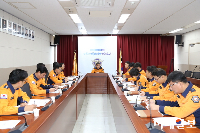 광주광역시 소방안전본부는 9일 새벽 발생한 서울 종로 고시원 화재와 관련해 16층 소회의실에서 긴급대책회의를 열고 대책마련에 나섰다. / 사진=광주시 제공