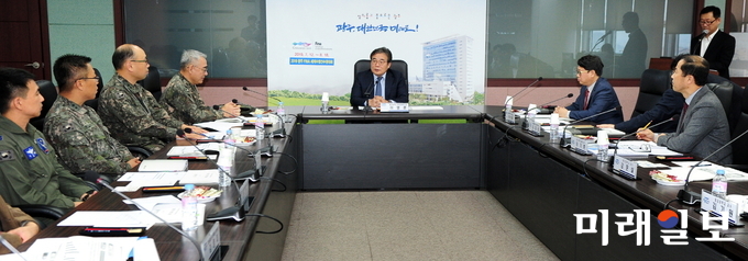 이병훈 광주광역시 문화경제부시장이 9일 오전 시청 17층 재난상황실에서 4차산업 혁명에 선제적으로 대응하고 인프라 구축을 위한 ‘드론 TF 회의’에 참석해 인사말을 하고 있다. /사진=광주시 제공