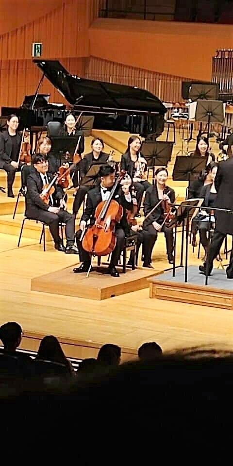 지적장애인 첼리스트 배범준의 연주모습./사진=아프리카아시아난민교육후원회 제공