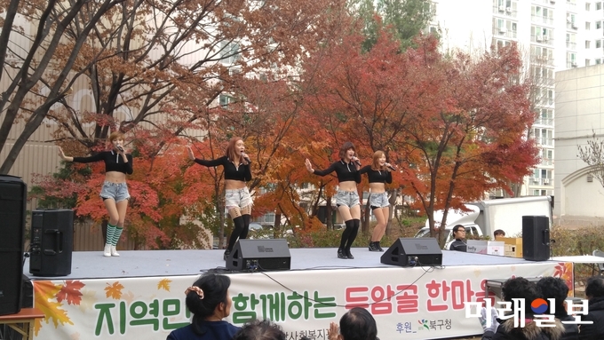 4인조 여성 걸그룹 레이디티의 공연 모습 / 사진=이중래 기자