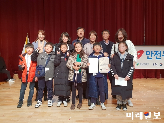 광주광역시 소방안전본부는 22일 세종종합청사에서 열린 소방청 주관 ‘제12회 전국 청소년119안전뉴스 경연대회’에서 광주시 대표로 참가한 산정초등학교가 우수상을 수상했다. / 사진=광주시 제공