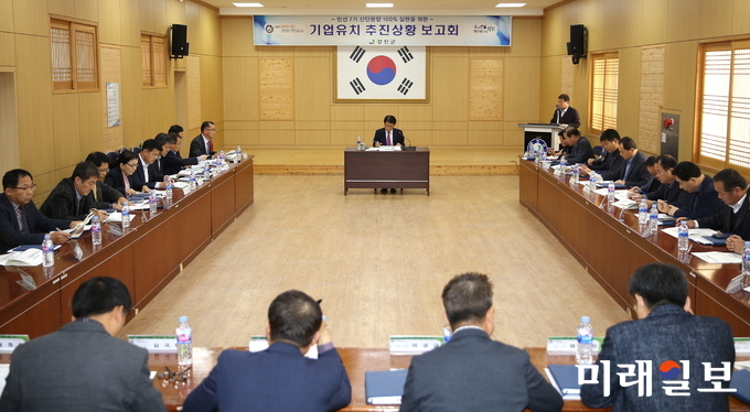 전남 강진군은 지난 28일 군청 대회의실에서 민선7기 제4차 기업유치 추진상황 보고회를 개최했다. / 사진=강진군 제공