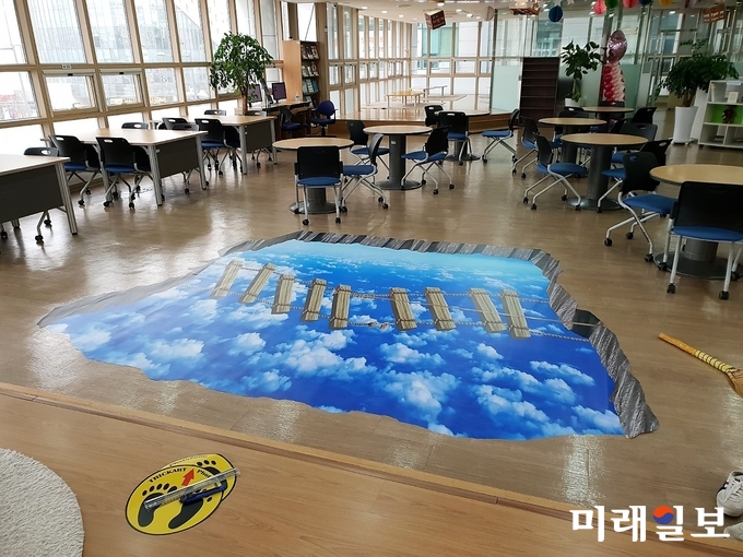 수원시청소년재단 광교청소년수련관이 청소년들의 재미와 즐거움을 위해 만든 트릭아트 실내 전경./사진=수원시청소년재단 제공